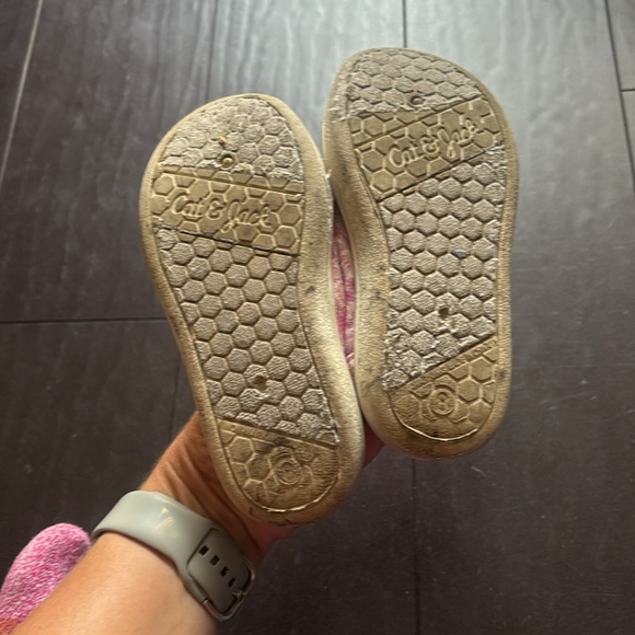 Cat & Jack slip on pink floral sneakers size 8 GUC - Picture 2 of 2